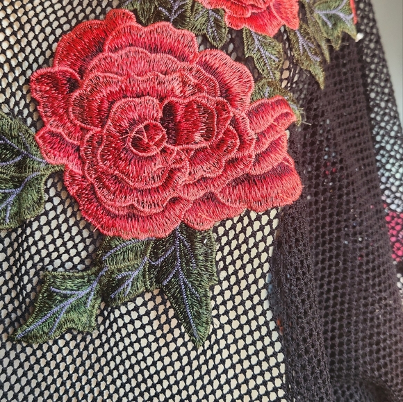 Fishnet Top with Red Roses Long Sleeve Size 1X - Picture 2 of 5